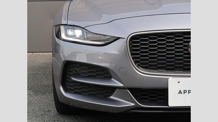 2019 認定中古車 Jaguar XE アイガーグレー D180 RWD AUTOMATIC 4 door Saloon S