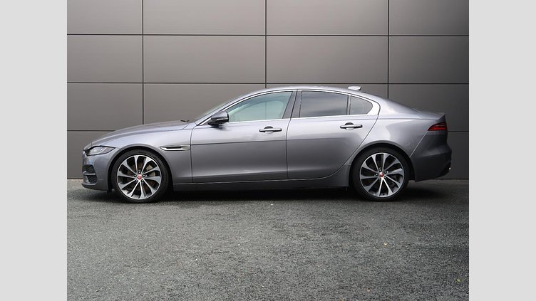 2019 認定中古車 Jaguar XE アイガーグレー D180 RWD AUTOMATIC 4 door Saloon S