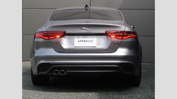 2019 認定中古車 Jaguar XE アイガーグレー D180 RWD AUTOMATIC 4 door Saloon S