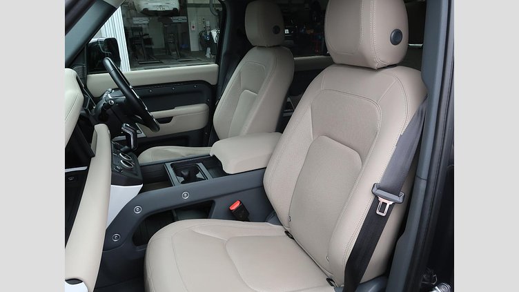 2023 認定中古車 Land Rover Defender 110 Carpathian Grey 2.0 litre i4P Petrol SE