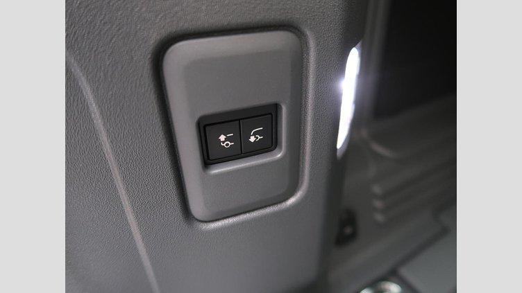 2023 認定中古車 Land Rover Defender 110 Pangea Green 3.0 litre i6D​ S