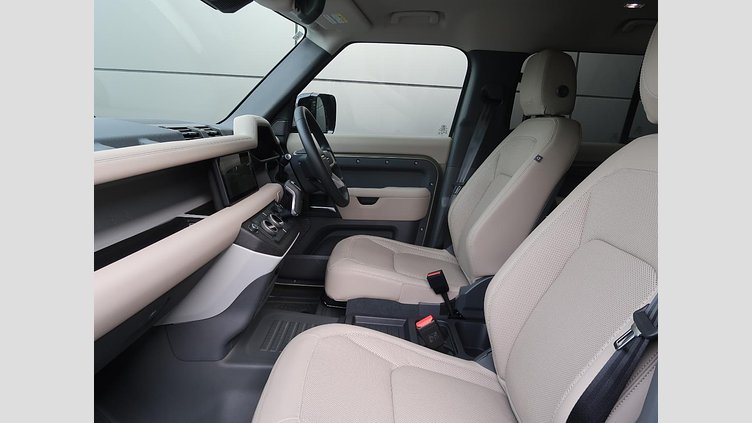 2023 認定中古車 Land Rover Defender 110 Pangea Green 3.0 litre i6D​ S