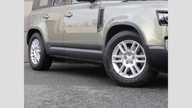 2023 認定中古車 Land Rover Defender 110 Pangea Green 3.0 litre i6D​ S