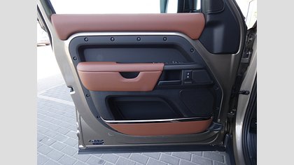 Defender 110 6
