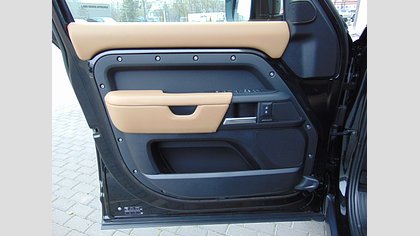 Defender 130 5