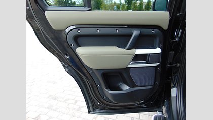 Defender 110 12