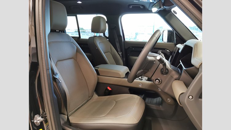 2024 認定中古車 Land Rover Defender 110 サントリーニブラック D350 ディーゼルマイルドハイブリッド X-Dynamic HSE