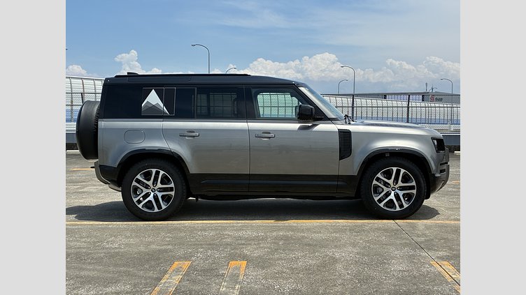 2024 認定中古車 Land Rover Defender 110 シリコンシルバー D350 ディーゼルマイルドハイブリッド ハクバエディション