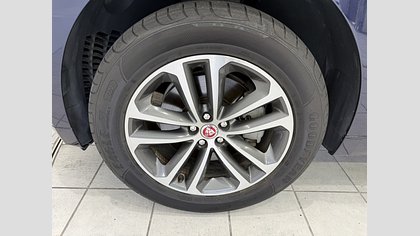 F-Pace 8