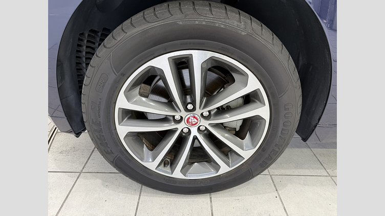 2016 認定中古車 Jaguar F-Pace Loire Blue 3.0L　V6SC Rスポーツ　35ｔ