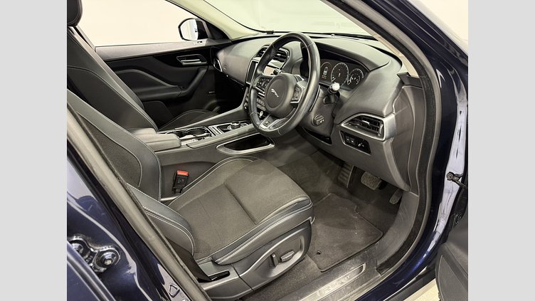 2016 認定中古車 Jaguar F-Pace Loire Blue 3.0L　V6SC Rスポーツ　35ｔ