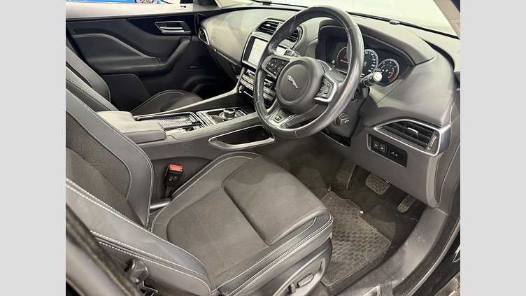2016 認定中古車 Jaguar F-Pace Santorini Black 2.0Ldiesel Rスポーツ　20d