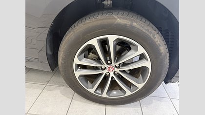 F-Pace 8