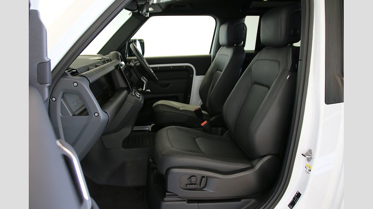 2025 認定中古車 Land Rover Defender 90 フジホワイト D350 ディーゼルマイルドハイブリッド X-Dynamic HSE