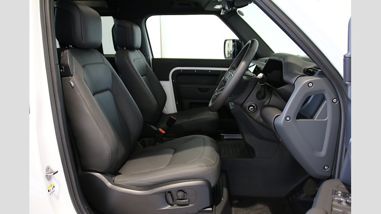 2025 認定中古車 Land Rover Defender 90 フジホワイト D350 ディーゼルマイルドハイブリッド X-Dynamic HSE