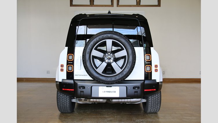 2025 認定中古車 Land Rover Defender 90 フジホワイト D350 ディーゼルマイルドハイブリッド X-Dynamic HSE