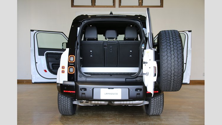 2025 認定中古車 Land Rover Defender 90 フジホワイト D350 ディーゼルマイルドハイブリッド X-Dynamic HSE