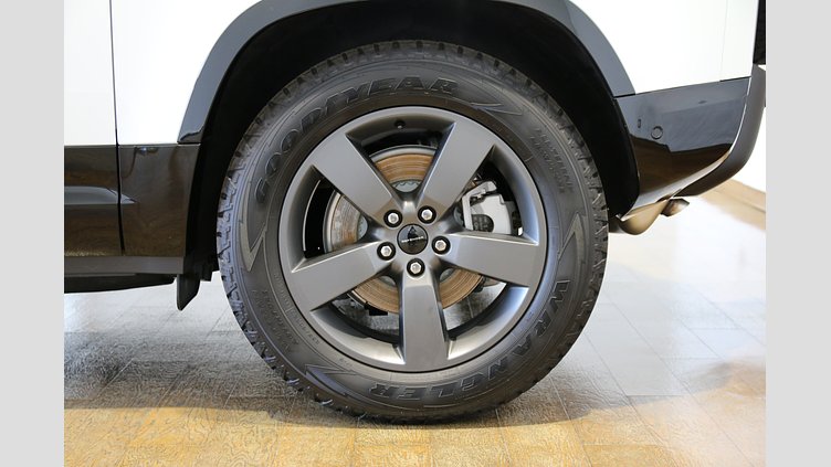 2025 認定中古車 Land Rover Defender 90 フジホワイト D350 ディーゼルマイルドハイブリッド X-Dynamic HSE