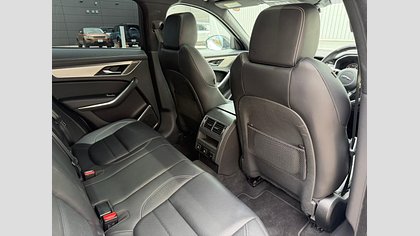 F-Pace 41