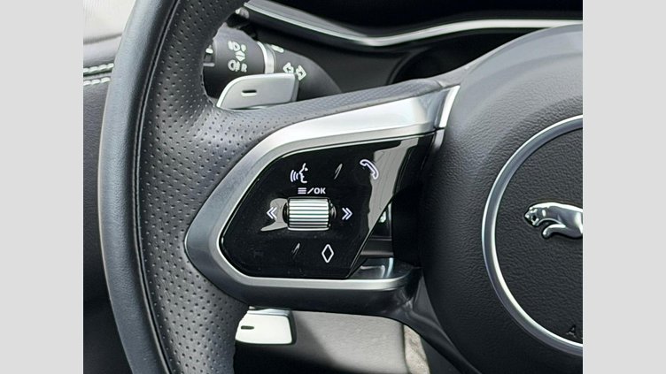 2021 認定中古車 Jaguar F-Pace ユーロンホワイト P250 AWD（オートマチック） R-DYNAMIC SE