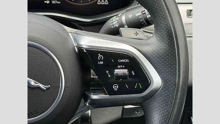 2021 認定中古車 Jaguar F-Pace ユーロンホワイト P250 AWD（オートマチック） R-DYNAMIC SE