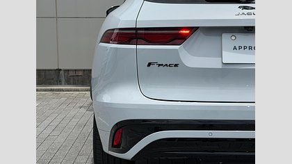 F-Pace 31