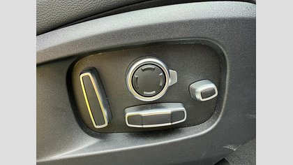 F-Pace 19