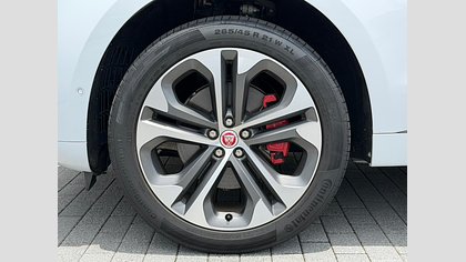 F-Pace 4