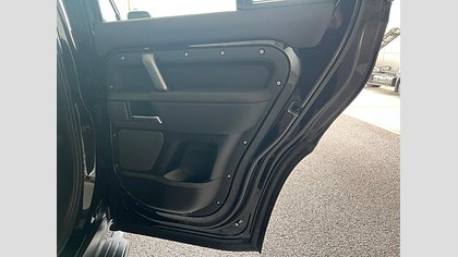 Defender 110 2