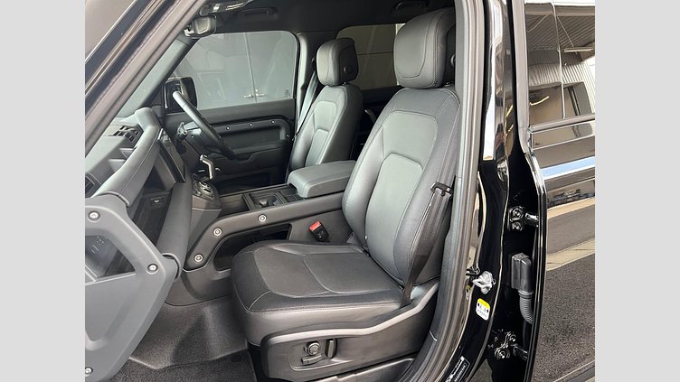 2023 認定中古車 Land Rover Defender 110 サントリーニブラック D300 AWD（AT） X-DYNAMIC HSE