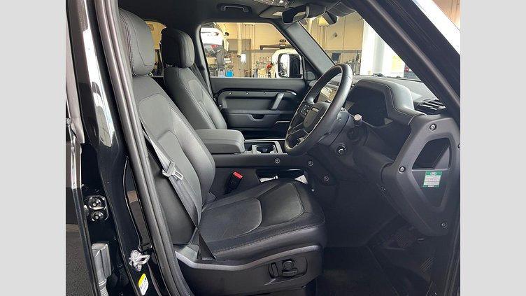 2023 認定中古車 Land Rover Defender 110 サントリーニブラック D300 AWD（AT） X-DYNAMIC HSE