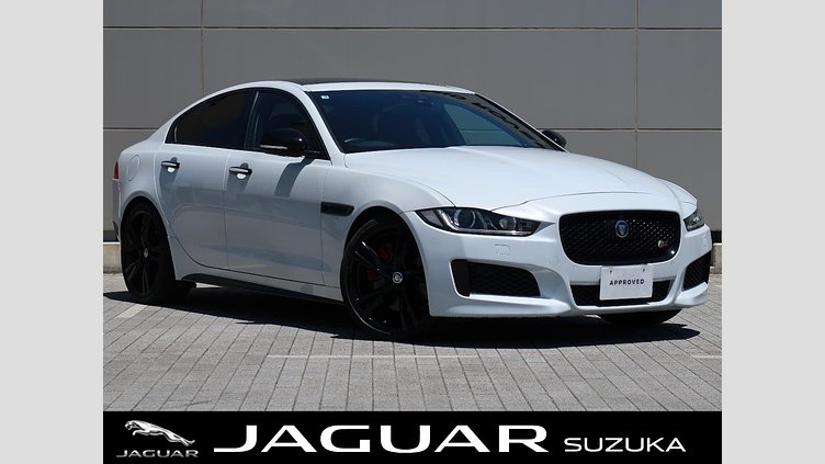 2016 認定中古車 Jaguar XE Yulong White ガソリン 4ドアサルーンS