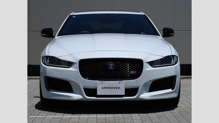 2016 認定中古車 Jaguar XE Yulong White ガソリン 4ドアサルーンS