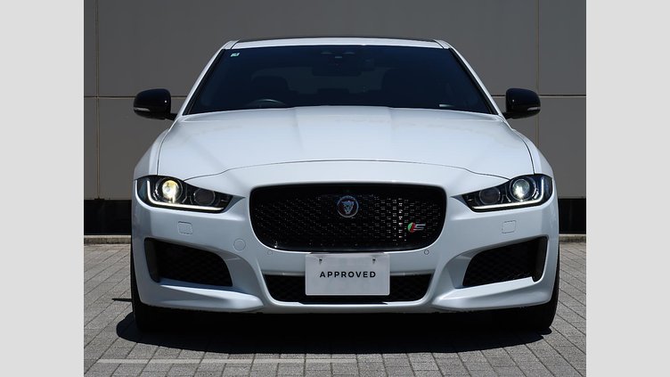 2016 認定中古車 Jaguar XE Yulong White ガソリン 4ドアサルーンS
