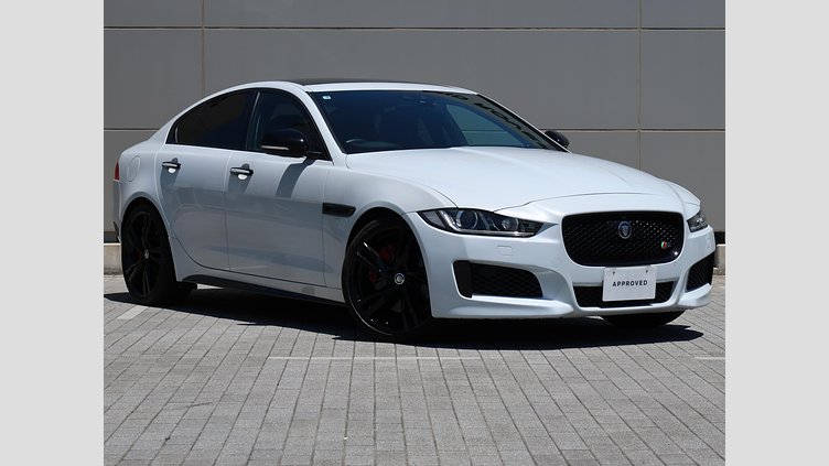 2016 認定中古車 Jaguar XE Yulong White ガソリン 4ドアサルーンS