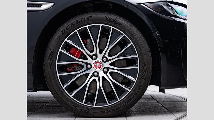 2021 認定中古車 Jaguar XE サントリーニブラック D200 AWD（オートマチック）MHEV 4 door Saloon R-DYNAMIC S