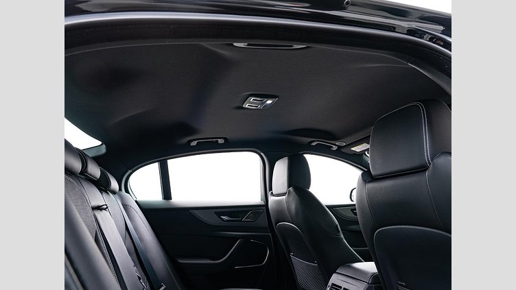 2021 認定中古車 Jaguar XE サントリーニブラック D200 AWD（オートマチック）MHEV 4 door Saloon R-DYNAMIC S