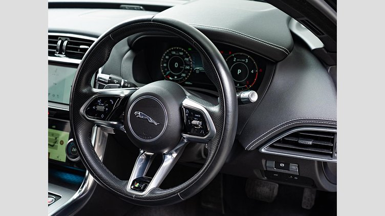 2021 認定中古車 Jaguar XE サントリーニブラック D200 AWD（オートマチック）MHEV 4 door Saloon R-DYNAMIC S