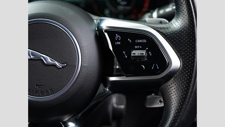 2021 認定中古車 Jaguar XE サントリーニブラック D200 AWD（オートマチック）MHEV 4 door Saloon R-DYNAMIC S