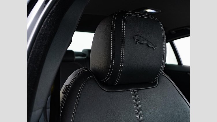 2021 認定中古車 Jaguar XE サントリーニブラック D200 AWD（オートマチック）MHEV 4 door Saloon R-DYNAMIC S