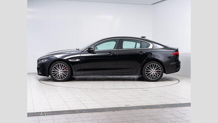 2021 認定中古車 Jaguar XE サントリーニブラック D200 AWD（オートマチック）MHEV 4 door Saloon R-DYNAMIC S