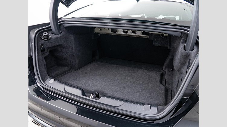 2021 認定中古車 Jaguar XE サントリーニブラック D200 AWD（オートマチック）MHEV 4 door Saloon R-DYNAMIC S