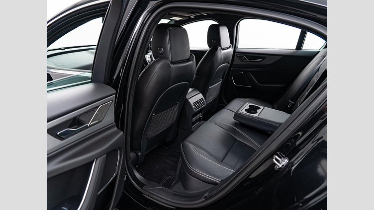 2021 認定中古車 Jaguar XE サントリーニブラック D200 AWD（オートマチック）MHEV 4 door Saloon R-DYNAMIC S