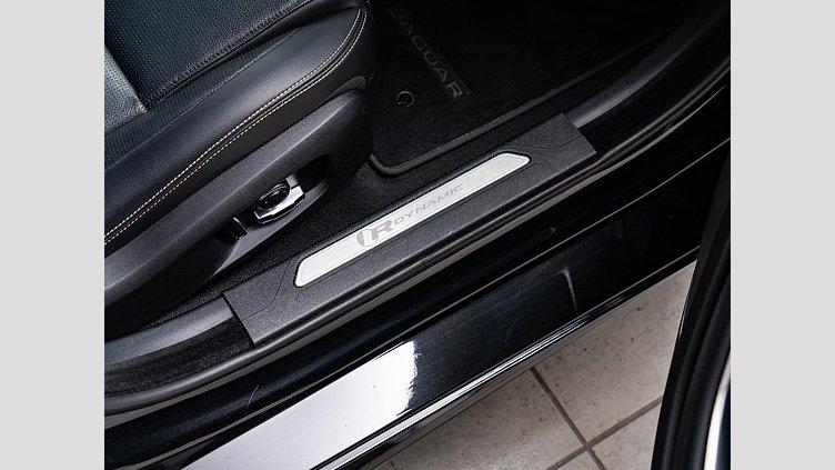 2021 認定中古車 Jaguar XE サントリーニブラック D200 AWD（オートマチック）MHEV 4 door Saloon R-DYNAMIC S