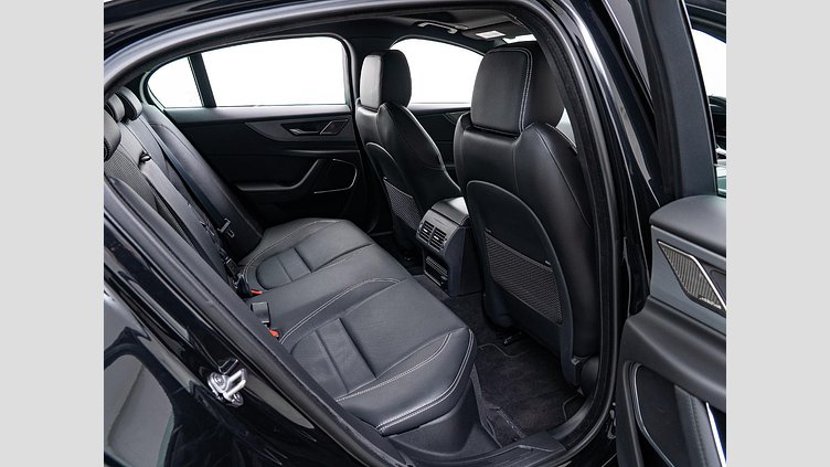 2021 認定中古車 Jaguar XE サントリーニブラック D200 AWD（オートマチック）MHEV 4 door Saloon R-DYNAMIC S