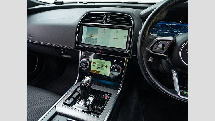 2021 認定中古車 Jaguar XE サントリーニブラック D200 AWD（オートマチック）MHEV 4 door Saloon R-DYNAMIC S