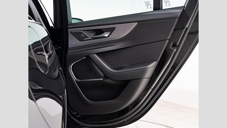 2021 認定中古車 Jaguar XE サントリーニブラック D200 AWD（オートマチック）MHEV 4 door Saloon R-DYNAMIC S