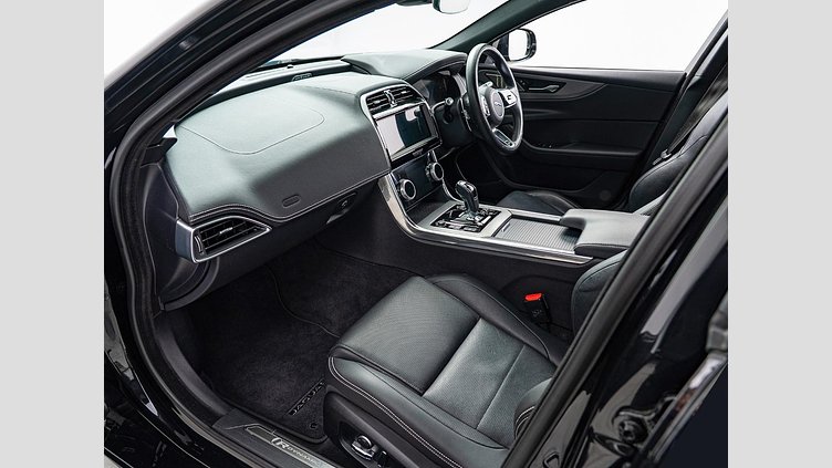 2021 認定中古車 Jaguar XE サントリーニブラック D200 AWD（オートマチック）MHEV 4 door Saloon R-DYNAMIC S