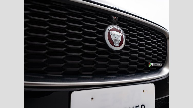 2021 認定中古車 Jaguar XE サントリーニブラック D200 AWD（オートマチック）MHEV 4 door Saloon R-DYNAMIC S