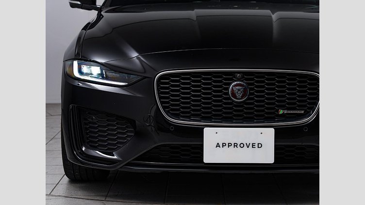 2021 認定中古車 Jaguar XE サントリーニブラック D200 AWD（オートマチック）MHEV 4 door Saloon R-DYNAMIC S